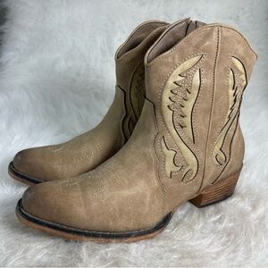 Pierre Dumas Nash Buckle Ankle Boots Size 9 Strappy w/ Western Buckle